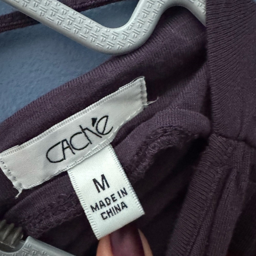 Cache Deep Purple Garment - Picture 3 of 3